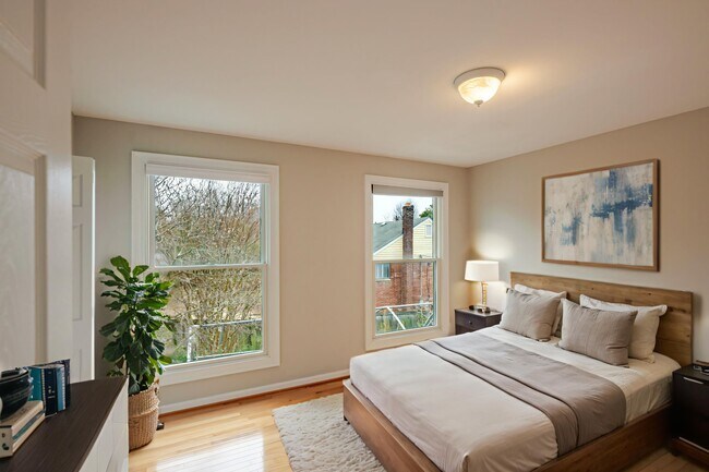 Building Photo - 5806 Flanders St