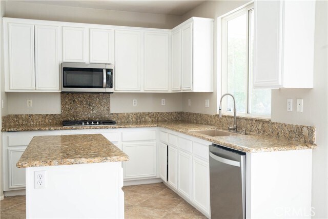 Building Photo - 36719 Torrey Pines Dr