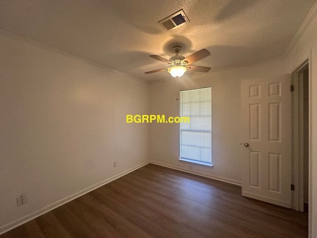 Building Photo - 3 BD 1 BA