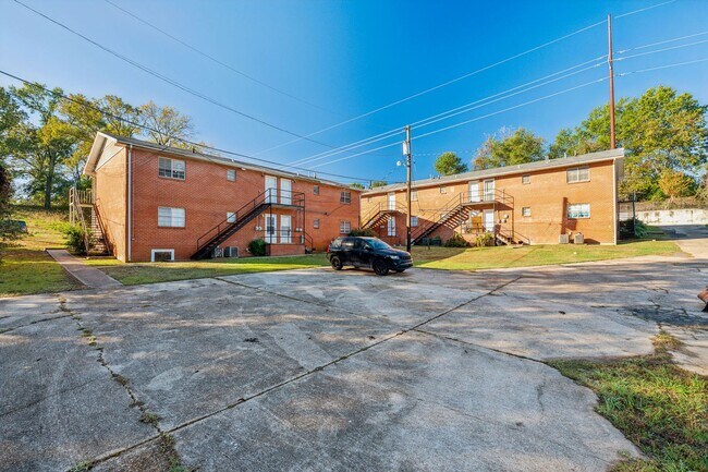Building Photo - Remodeled 2 Bedroom Apartment