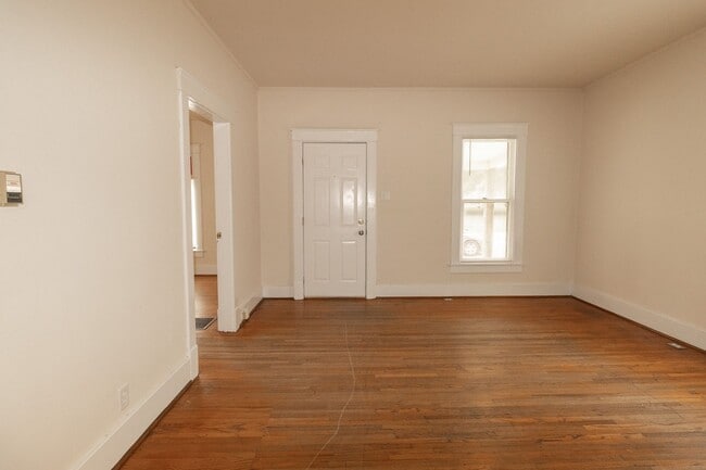 Building Photo - 3 Bed 2 Bath House Columbia College