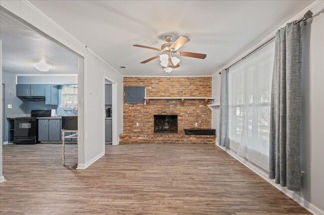 Building Photo - 3-Bedroom Home Near Memorial Hospital