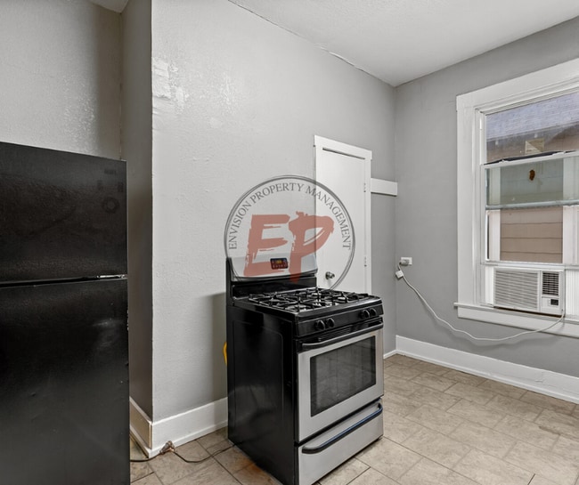 Building Photo - 423 Sherman St