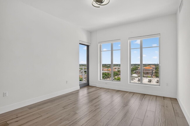 Building Photo - 155 E Boca Raton Rd