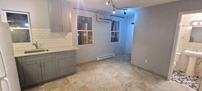Building Photo - 332 49th St