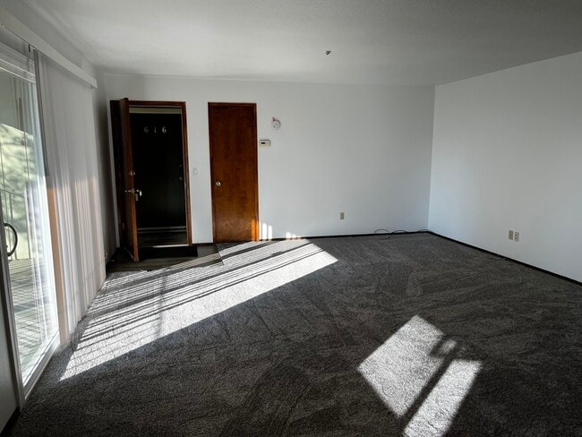 Building Photo - 618 Center St