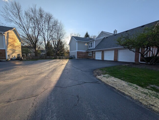 Building Photo - 5S530 Paxton Dr