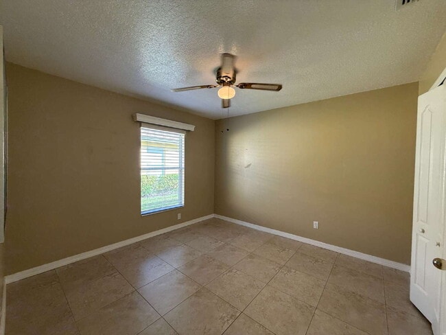 Building Photo - Spacious 3/2 with tranquil setting is wait...