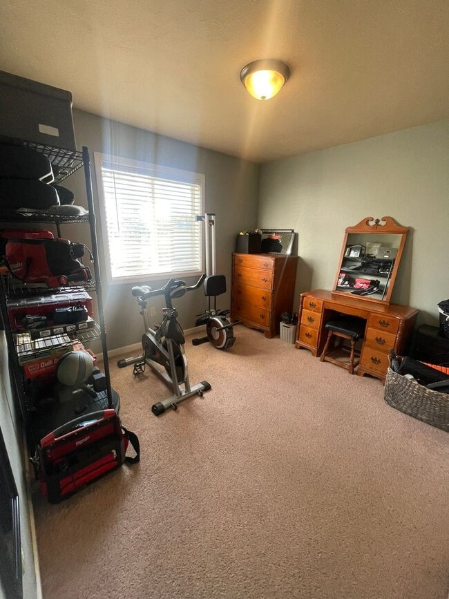 Building Photo - Pet Friendly UNFURNISHED LONG TERM Kalispe...