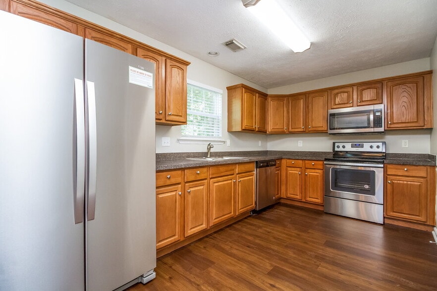 Building Photo - 365 Clearlake Dr