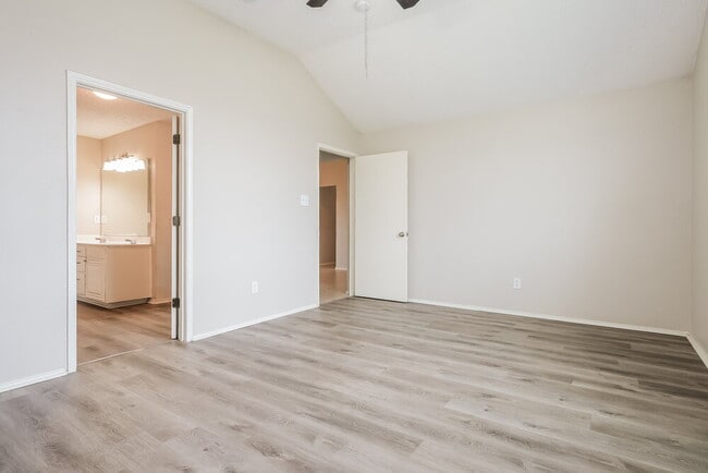 Building Photo - 7110 Myna Dr