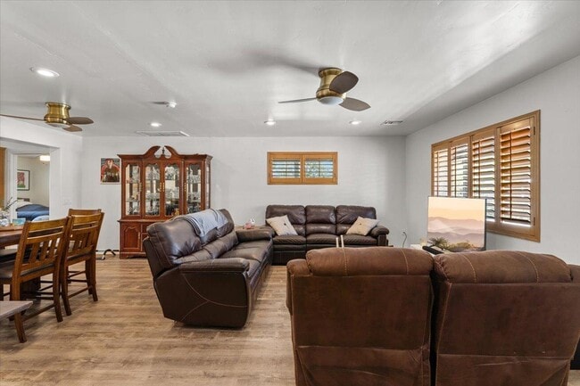 Building Photo - 535 W 19th St