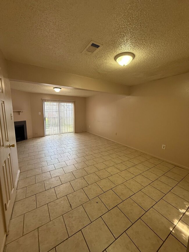 Building Photo - 8848 GSRI Ave