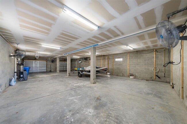 Building Photo - 12112 Lagoon Ln
