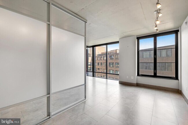 Building Photo - 1133 14th St NW