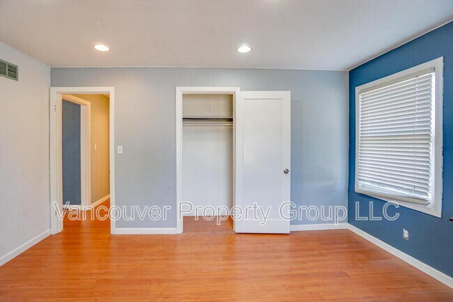 Building Photo - 104 SE 101st Ave