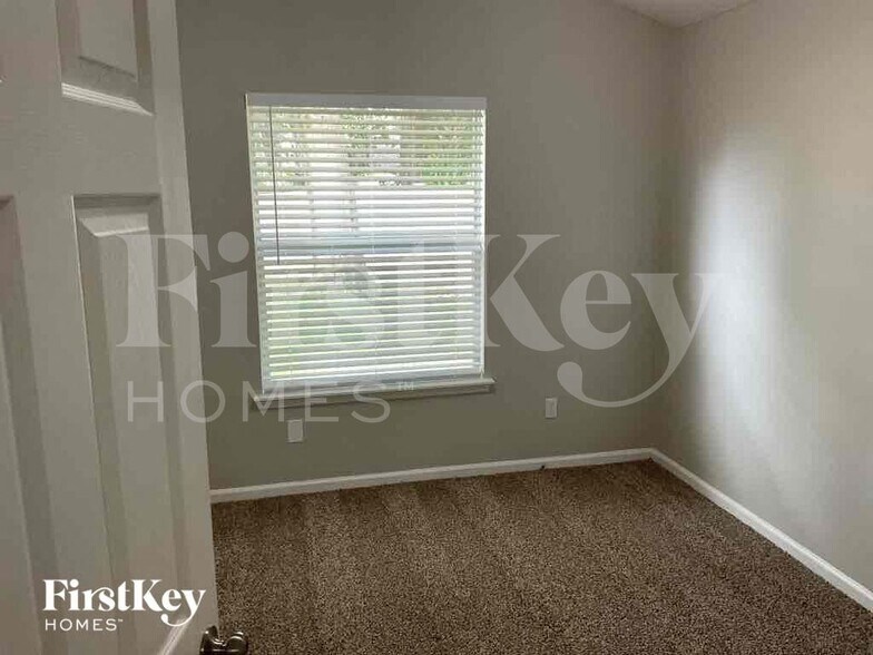 Building Photo - 4592 Royal Port Dr