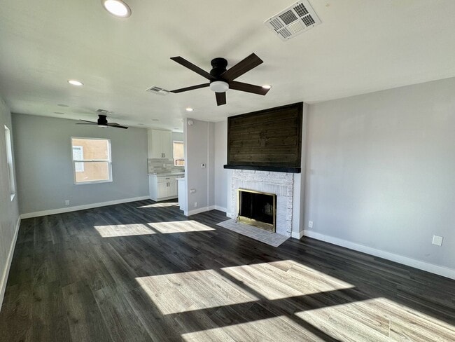 Building Photo - 4139 Gaviota Ave