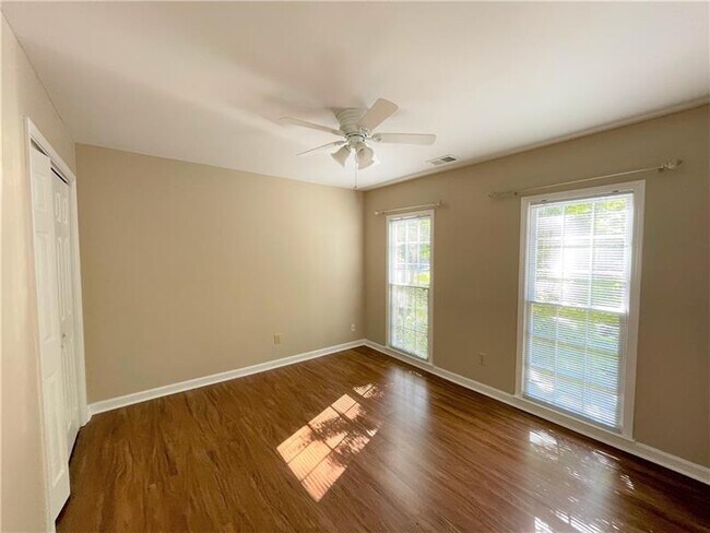 Building Photo - 10730 Pinewalk Forest Cir