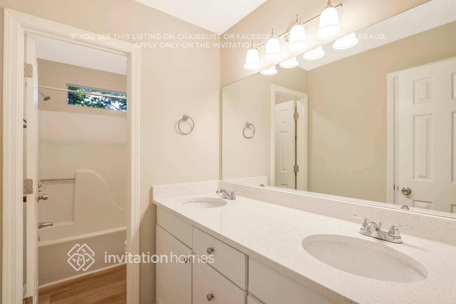 Building Photo - 662 Lakeridge Dr SE