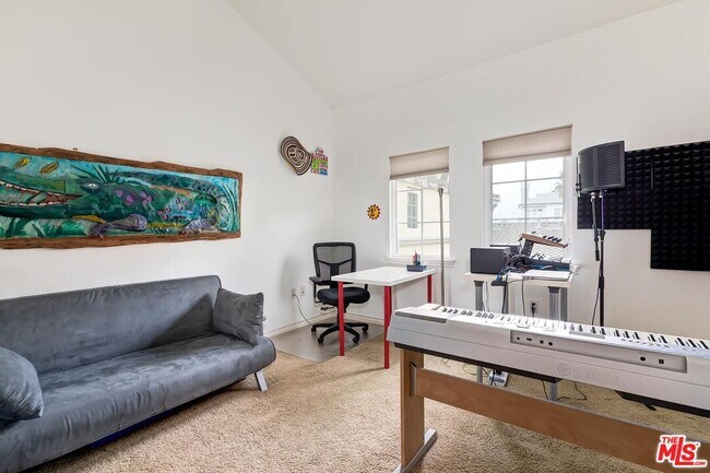 Building Photo - 7101 Playa Vista Dr