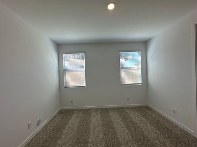 Building Photo - Nextgen home in Phoenix