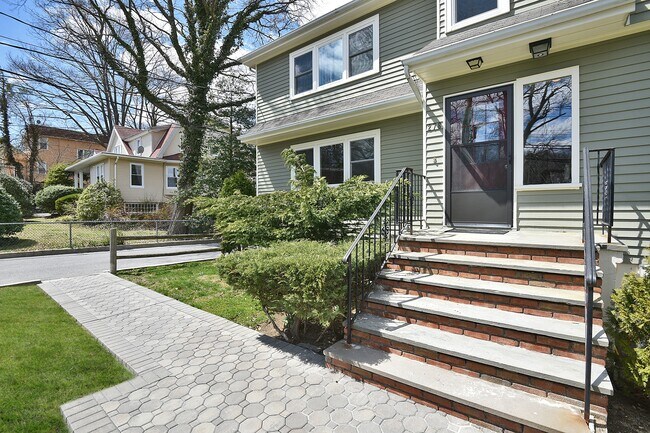 Building Photo - 276 5th Ave