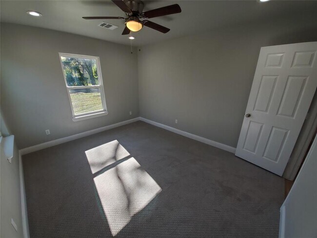 Building Photo - 4514 Willowbrook Blvd