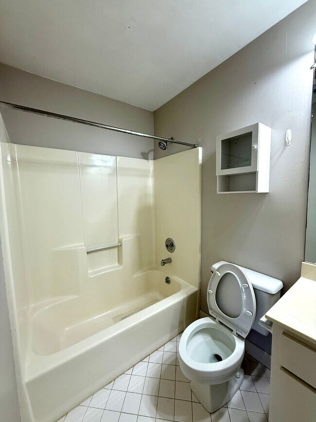 Building Photo - Quaint East Nashville Townhome