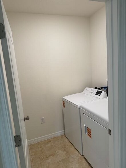 Building Photo - 1328 Lawndale Ct