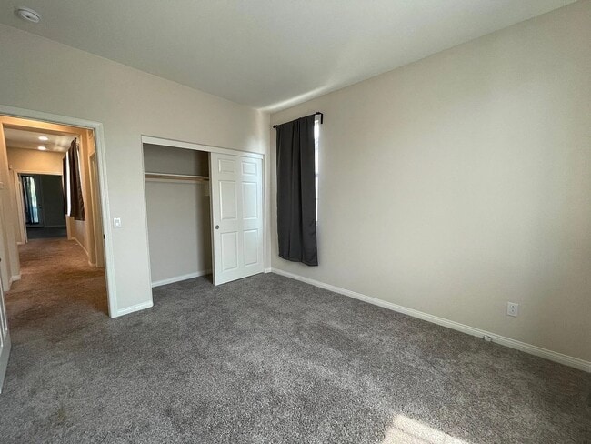 Building Photo - 6943 E Riverside Dr