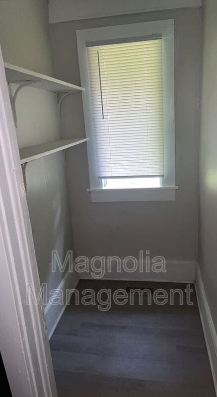 Building Photo - 216 Walnut St