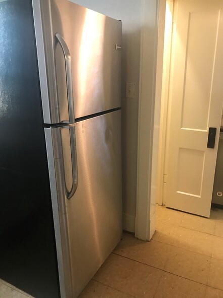 Refrigerator - 812 Branard St