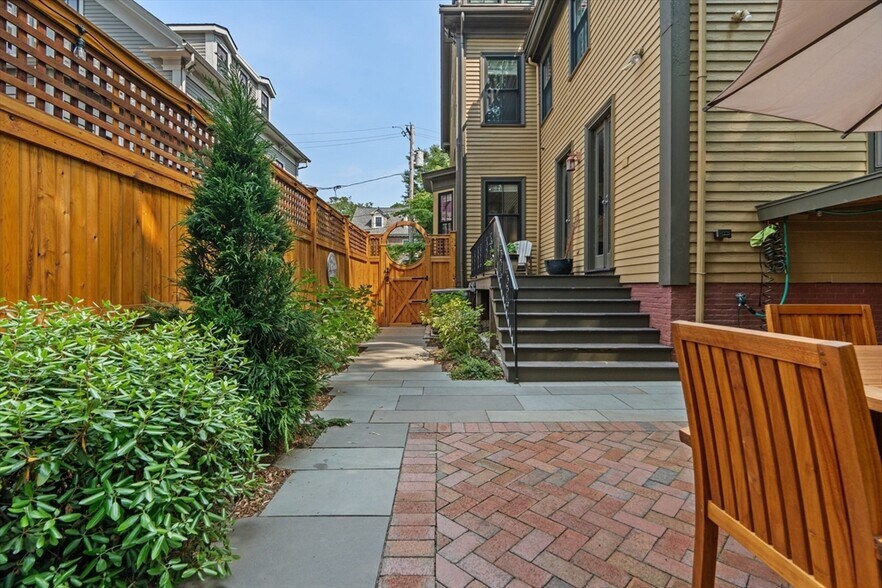 Building Photo - 63 Ellery St