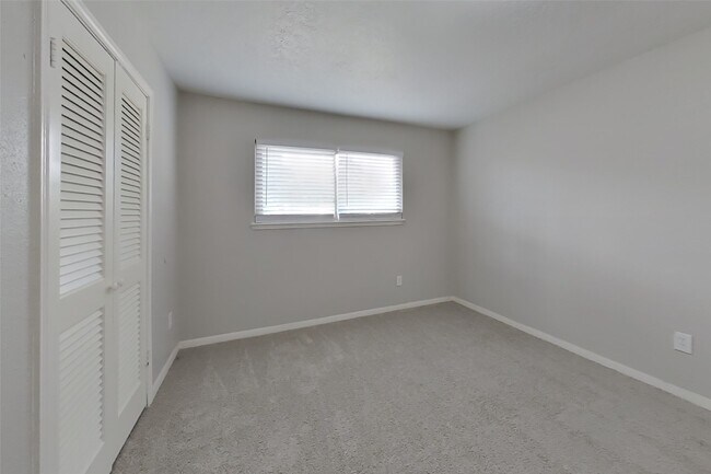 Building Photo - 2307 Hilton Head Dr