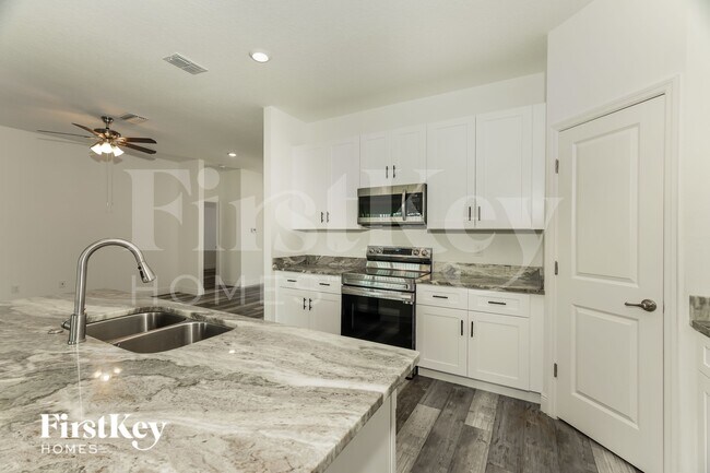 Building Photo - 301 Cimarron Ct