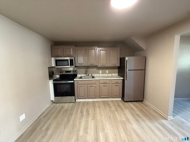 Building Photo - 388 S Main St