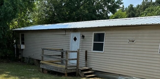 Primary Photo - $850 a month. 2 bedrooms, 1 bath. Newly re...