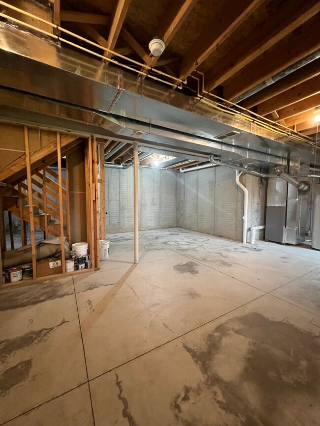 Building Photo - Must See Elkhorn Home!!