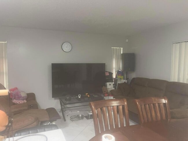 Building Photo - 1322 Pines Ln