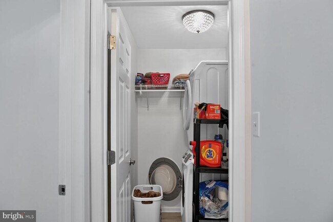 Building Photo - 6929 Clearwind Ct
