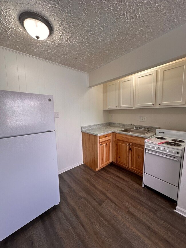 Building Photo - AVAILABLE NOW: 1 Bedroom 1 Bathroom apartment in Downtown Beaver!