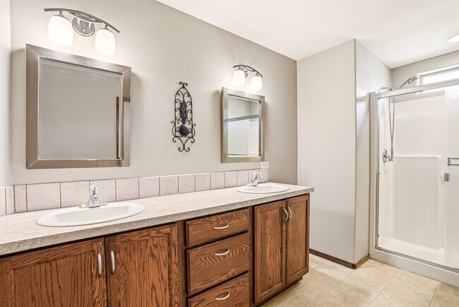Building Photo - 11830 N Bedivere Dr