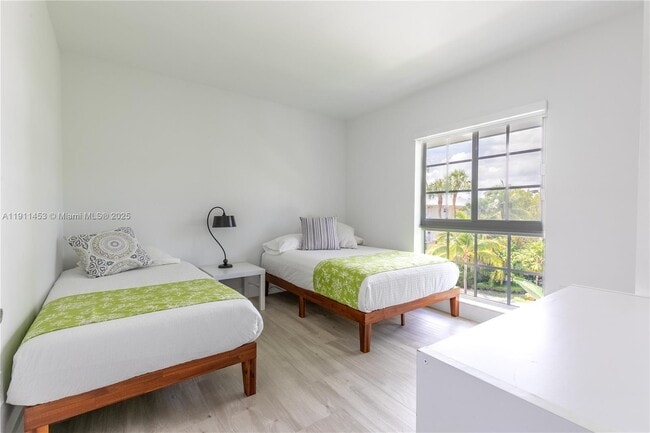 Building Photo - 290 Sunrise Dr