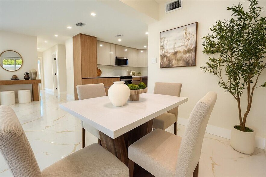 Building Photo - 3801 NE 16th Ter