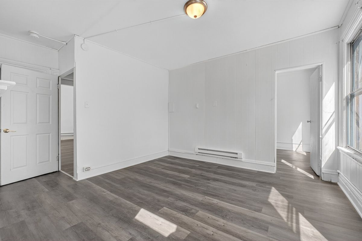 Building Photo - 49 S Hamilton St