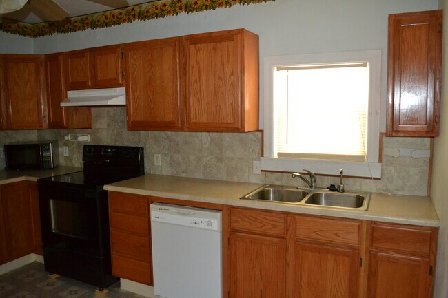 Building Photo - Nice and previously remodeled 2 bedroom w/ detached 3rd bedroom, carport & storage garage in Clay...