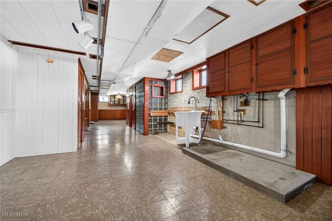 Building Photo - 8310 Broadview Rd