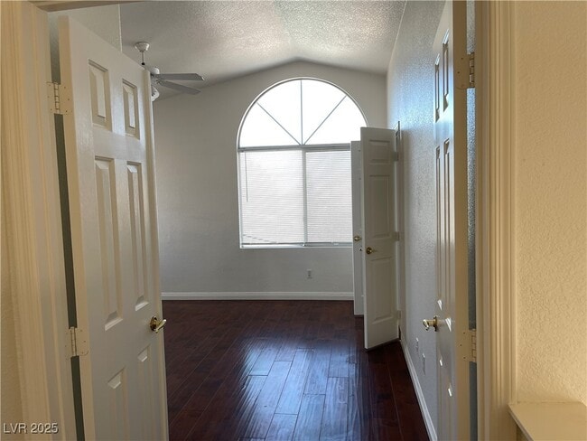 Building Photo - 4364 Mesa Hill Dr