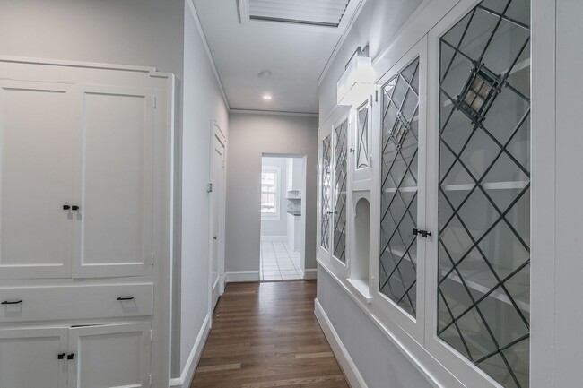 Building Photo - WONDERFUL BERKELEY LOCATION!  Immaculate One Story Craftsman!